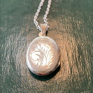 COPY - Vintage sterling silver locket necklace